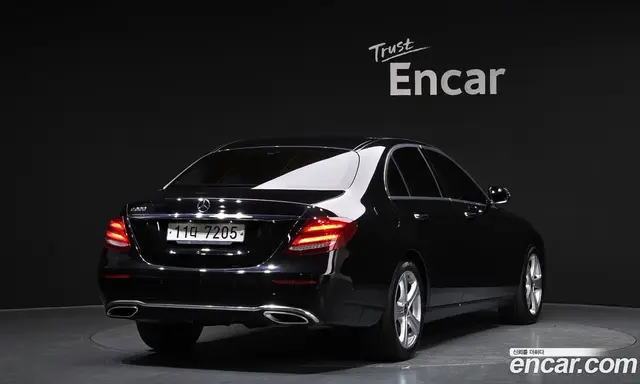 Mercedes-Benz E-Class 2017 2.0 автомат (гидро), миниатюра 2
