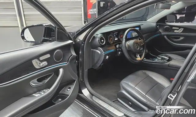 Mercedes-Benz E-Class 2017 2.0 автомат (гидро), миниатюра 11