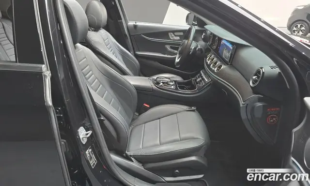 Mercedes-Benz E-Class 2017 2.0 автомат (гидро), миниатюра 10