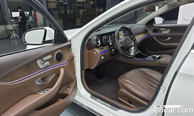 Mercedes-Benz E-Class 2017 2.0 автомат (гидро), миниатюра 10