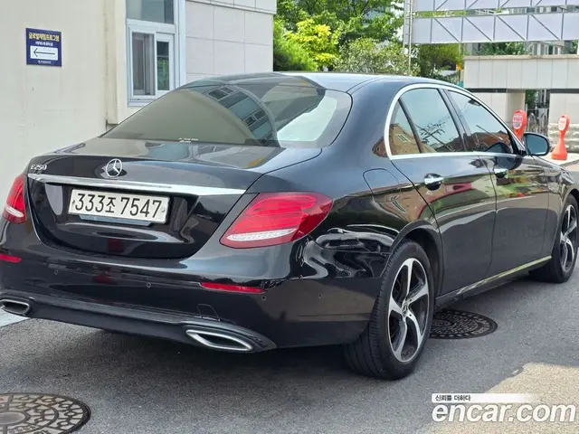 Mercedes-Benz E-Class 2020 2.0 автомат (гидро), миниатюра 2