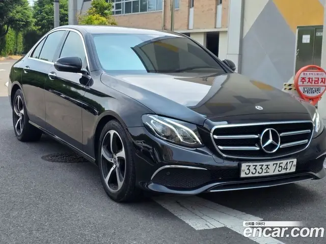 Mercedes-Benz E-Class 2020 2.0 автомат (гидро), миниатюра 3