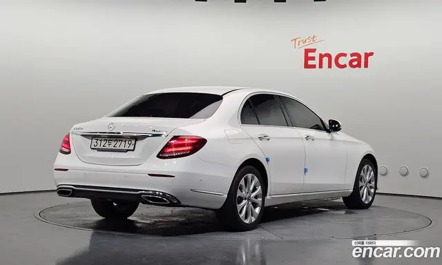 Mercedes-Benz E-Class 2020 1.9 автомат (гидро), миниатюра 2