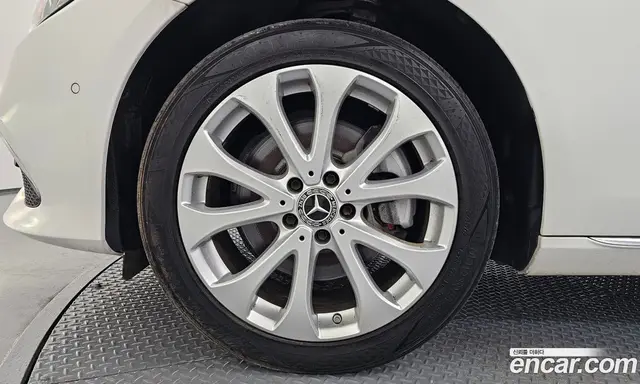 Mercedes-Benz E-Class 2020 1.9 автомат (гидро), миниатюра 5