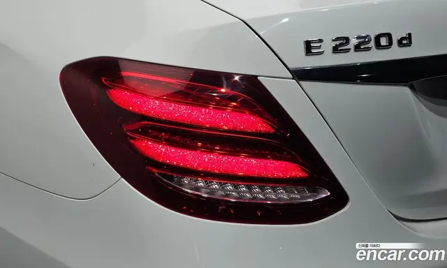 Mercedes-Benz E-Class 2020 1.9 автомат (гидро), миниатюра 9