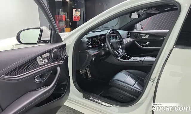 Mercedes-Benz E-Class 2021 1.9 автомат (гидро), миниатюра 10