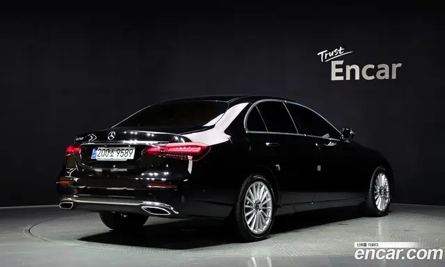 Mercedes-Benz E-Class 2021 2.0 автомат (гидро), миниатюра 2