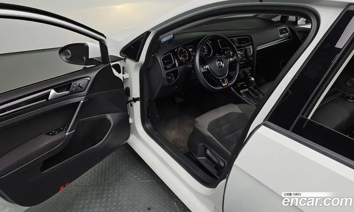 Volkswagen Golf 2015 2.0 автомат (гидро), фото 11