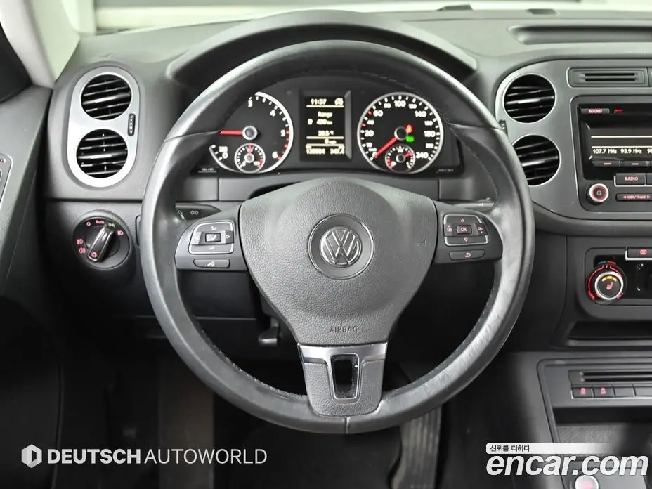 Volkswagen Tiguan 2015 2.0 автомат (гидро), фото 13