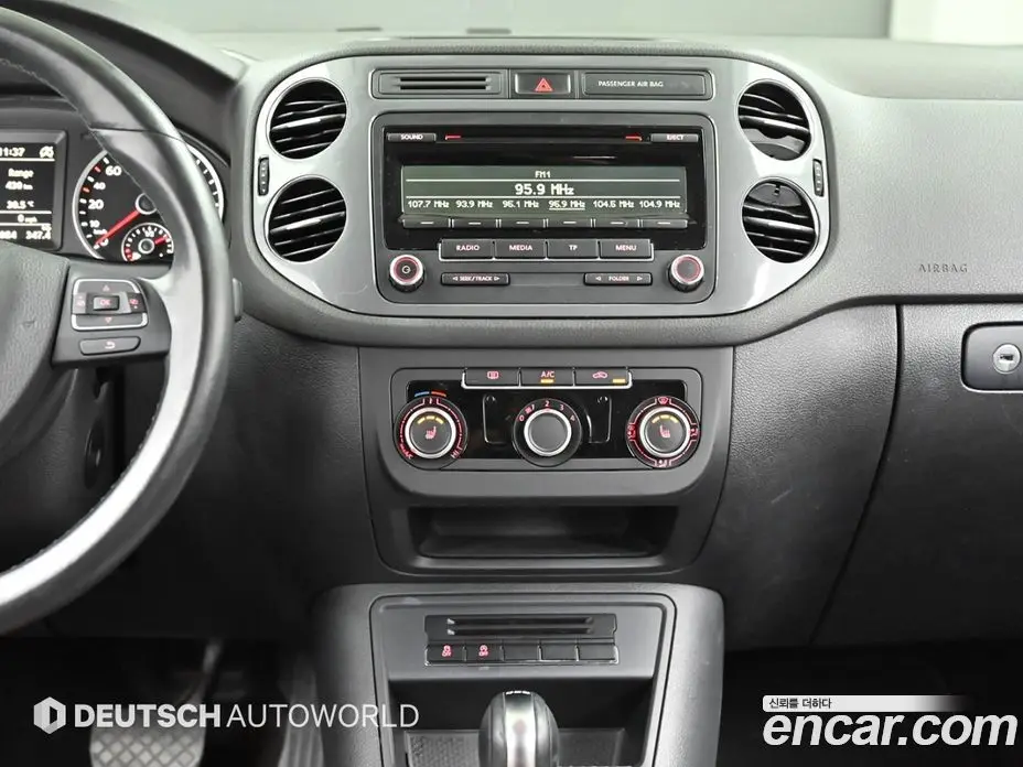 Volkswagen Tiguan 2015 2.0 автомат (гидро), фото 14