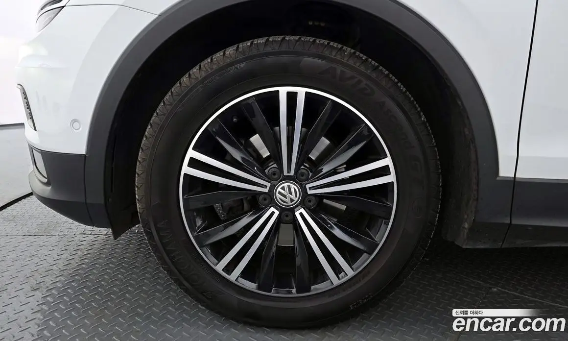 Volkswagen Tiguan 2020 2.0 автомат (гидро), фото 5 Volkswagen Tiguan 2020 2.0 автомат (гидро), фото 5