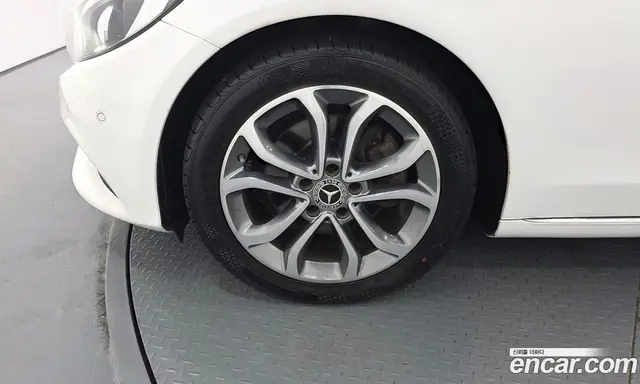 Mercedes-Benz C-Class 2017 2.0 автомат (гидро), миниатюра 5 Mercedes-Benz C-Class 2017 2.0 автомат (гидро), миниатюра 5
