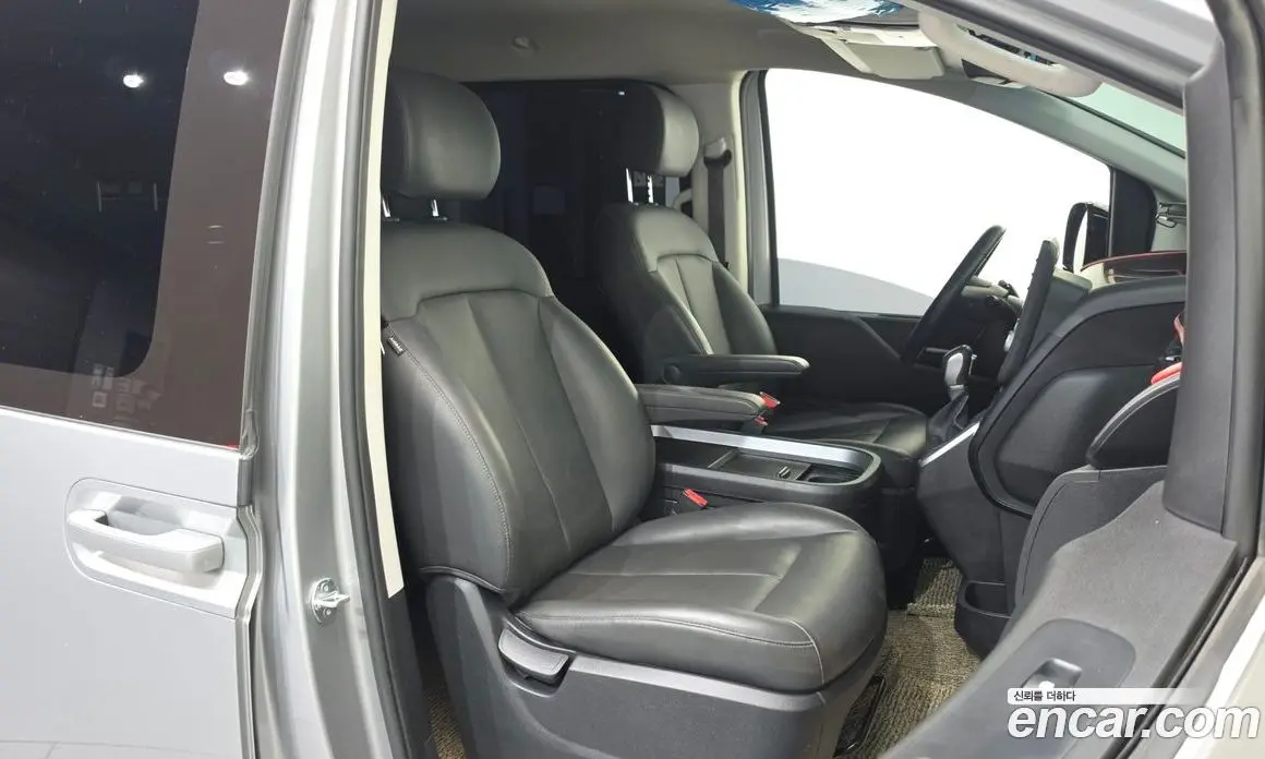 Hyundai Staria 2023 2.2 автомат (гидро), фото 12