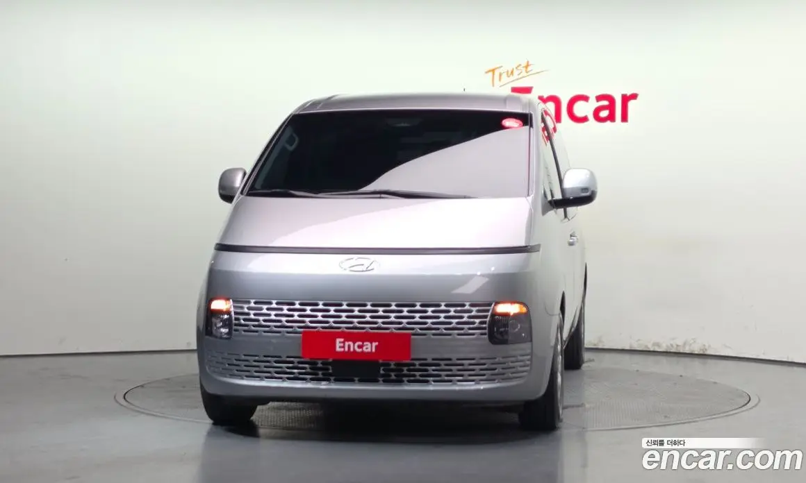 Hyundai Staria 2023 2.2 автомат (гидро), фото 3