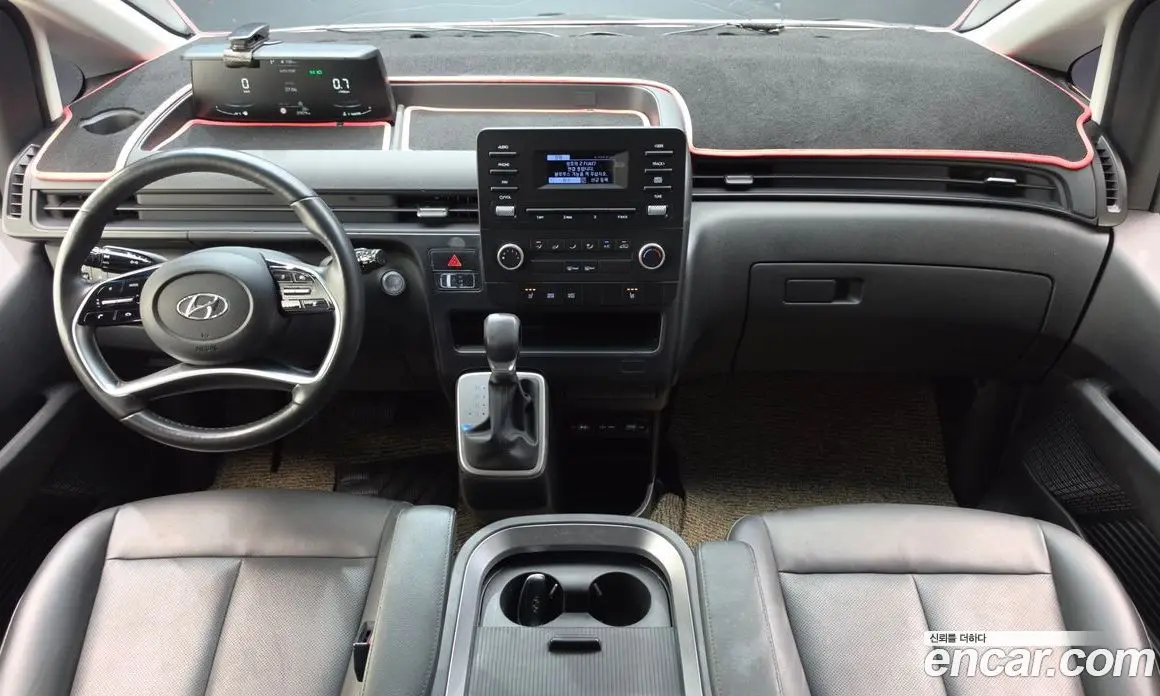 Hyundai Staria 2023 2.2 автомат (гидро), фото 7