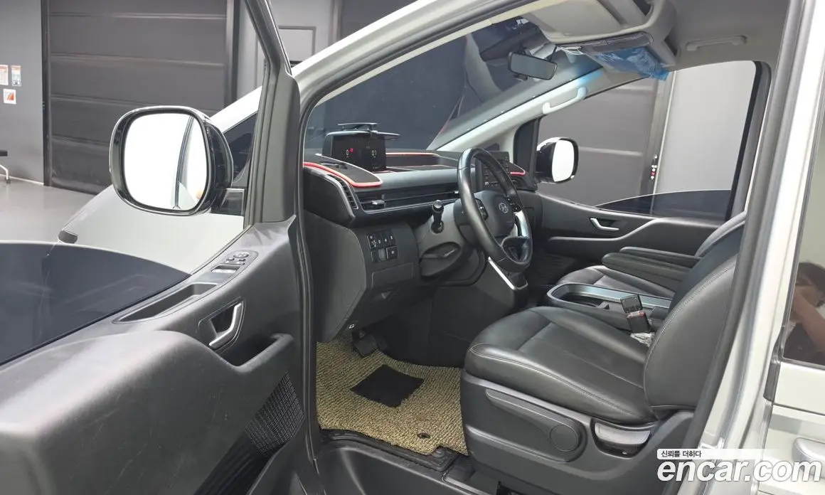 Hyundai Staria 2023 2.2 автомат (гидро), фото 10