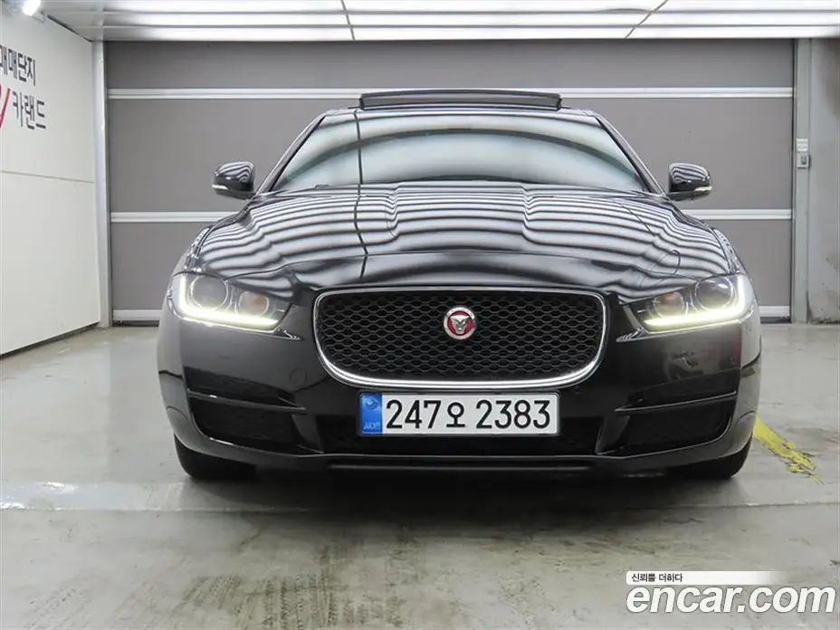 Jaguar XE 2016 2.0 автомат (гидро), фото 2 Jaguar XE 2016 2.0 автомат (гидро), фото 2