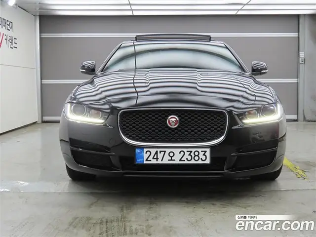 Jaguar XE 2016 2.0 автомат (гидро), миниатюра 2 Jaguar XE 2016 2.0 автомат (гидро), миниатюра 2