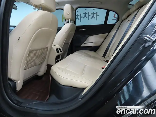 Jaguar XE 2016 2.0 автомат (гидро), миниатюра 6 Jaguar XE 2016 2.0 автомат (гидро), миниатюра 6