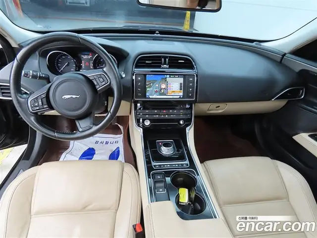 Jaguar XE 2016 2.0 автомат (гидро), миниатюра 7 Jaguar XE 2016 2.0 автомат (гидро), миниатюра 7