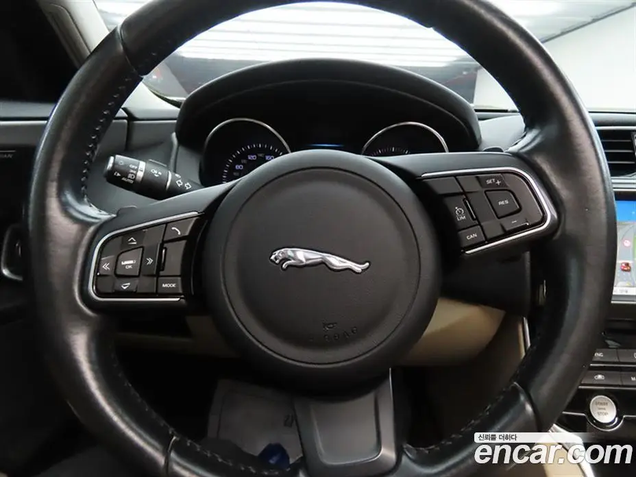 Jaguar XE 2016 2.0 автомат (гидро), фото 8 Jaguar XE 2016 2.0 автомат (гидро), фото 8