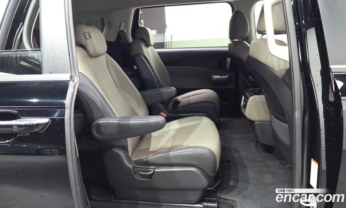 Kia Carnival 2024 1.6 автомат (гидро), фото 12