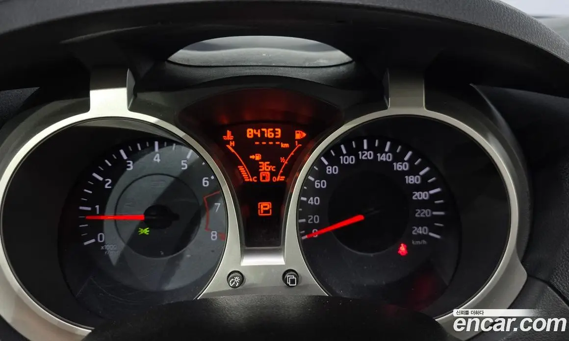 Nissan Juke 2014 1.6 автомат (гидро), фото 8