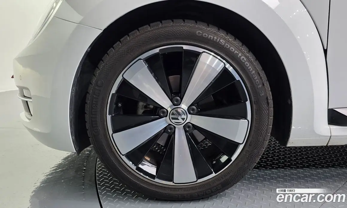 Volkswagen Beatle 2015 2.0 автомат (гидро), фото 5