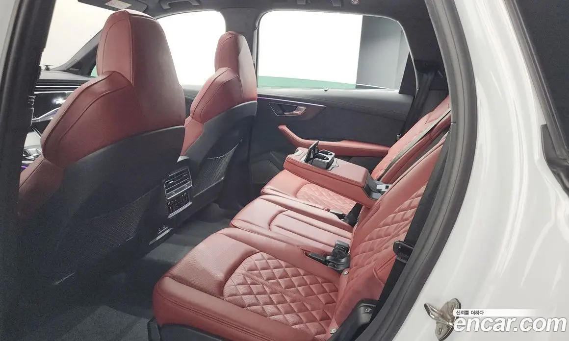 Audi SQ7 2023 4.0 автомат (гидро), фото 19