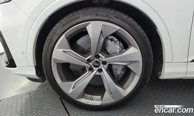 Audi SQ7 2023 4.0 автомат (гидро), миниатюра 5