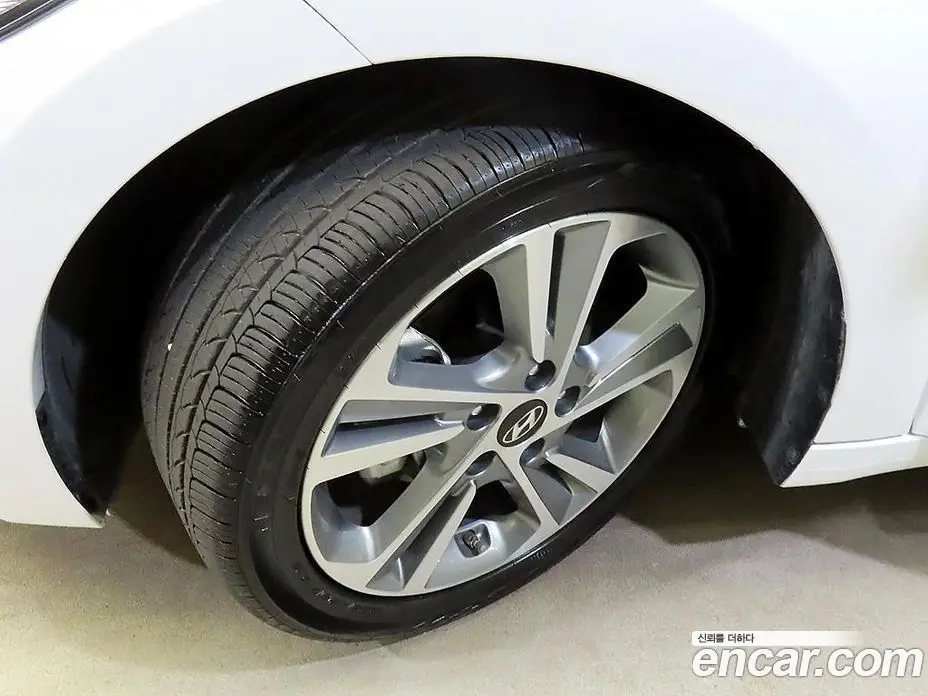 Hyundai Avante 2017 1.6 автомат (гидро), фото 19