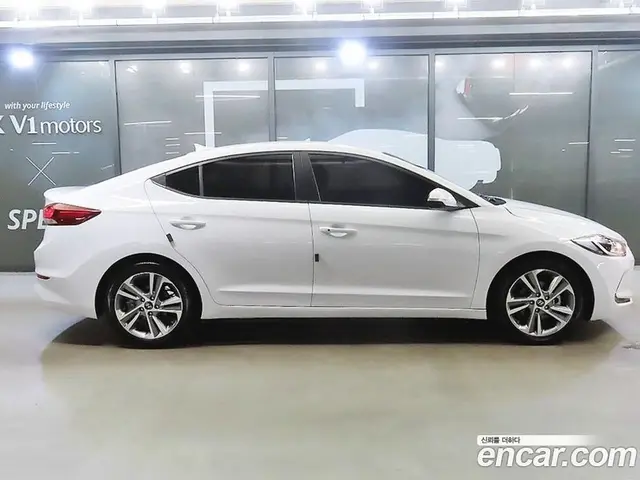 Hyundai Avante 2017 1.6 автомат (гидро), миниатюра 3