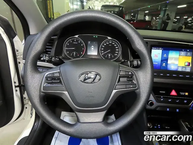 Hyundai Avante 2017 1.6 автомат (гидро), миниатюра 8