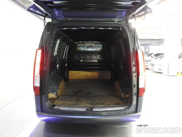 Hyundai Staria 2024 3.5 автомат (гидро), миниатюра 12