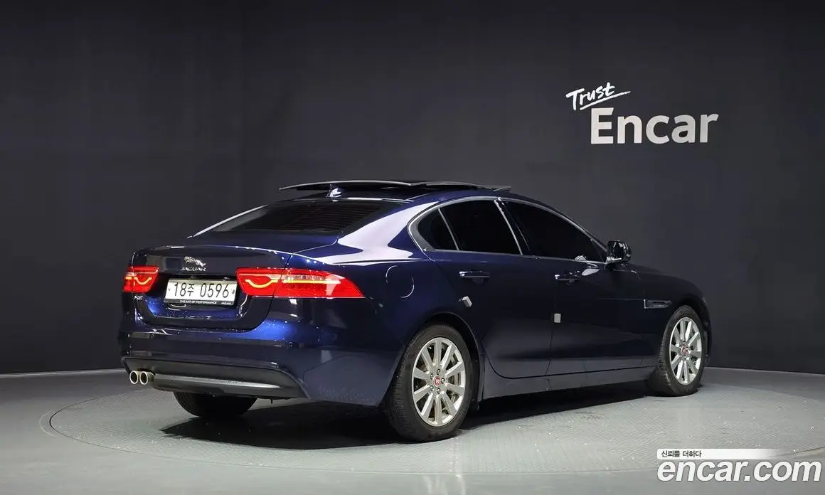 Jaguar XE 2015 2.0 автомат (гидро), фото 2 Jaguar XE 2015 2.0 автомат (гидро), фото 2