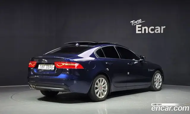 Jaguar XE 2015 2.0 автомат (гидро), миниатюра 2 Jaguar XE 2015 2.0 автомат (гидро), миниатюра 2