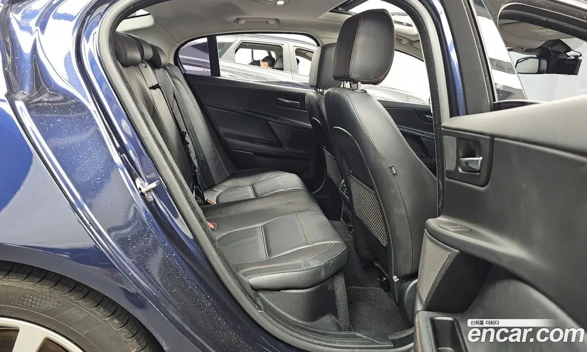 Jaguar XE 2015 2.0 автомат (гидро), фото 12 Jaguar XE 2015 2.0 автомат (гидро), фото 12