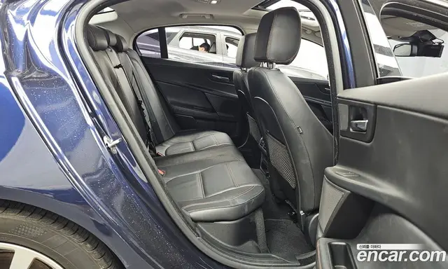 Jaguar XE 2015 2.0 автомат (гидро), миниатюра 12