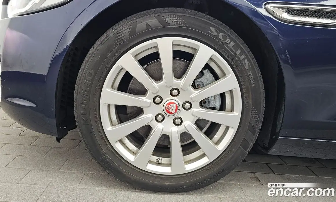 Jaguar XE 2015 2.0 автомат (гидро), фото 5 Jaguar XE 2015 2.0 автомат (гидро), фото 5