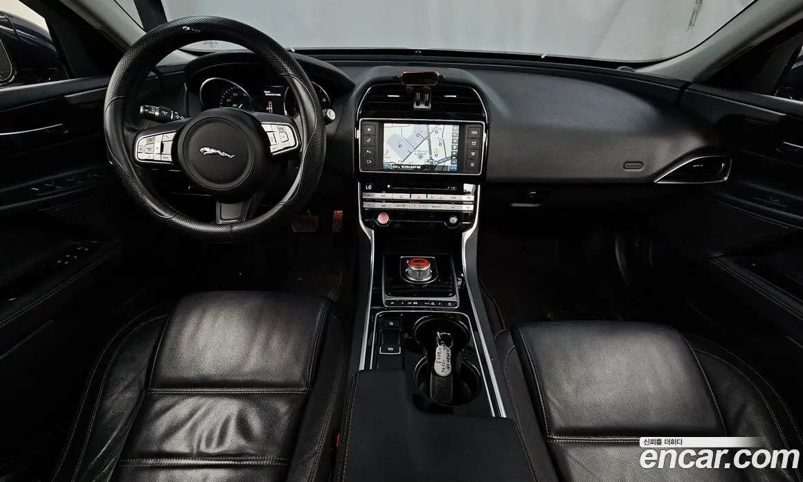 Jaguar XE 2015 2.0 автомат (гидро), фото 7 Jaguar XE 2015 2.0 автомат (гидро), фото 7