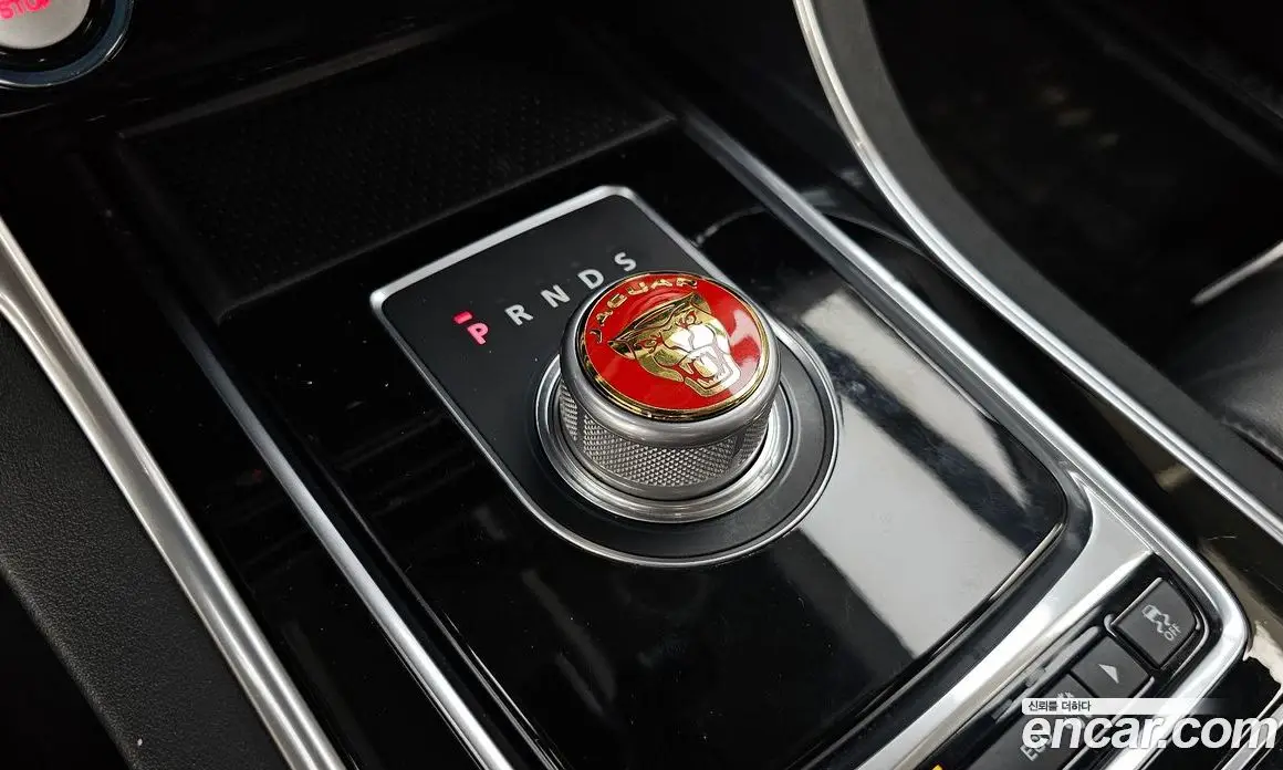 Jaguar XE 2015 2.0 автомат (гидро), фото 9 Jaguar XE 2015 2.0 автомат (гидро), фото 9