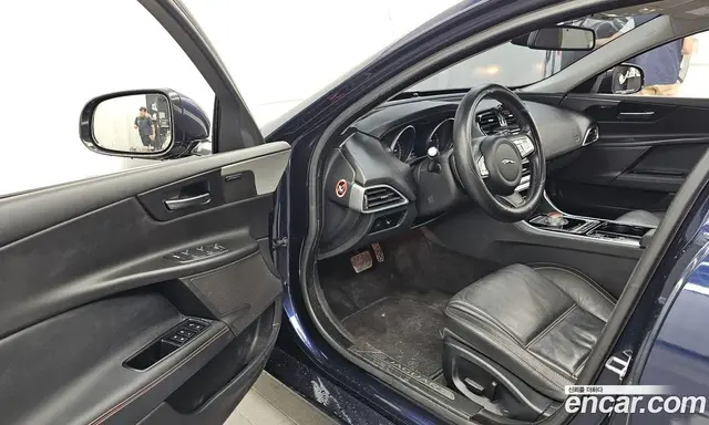 Jaguar XE 2015 2.0 автомат (гидро), миниатюра 10 Jaguar XE 2015 2.0 автомат (гидро), миниатюра 10