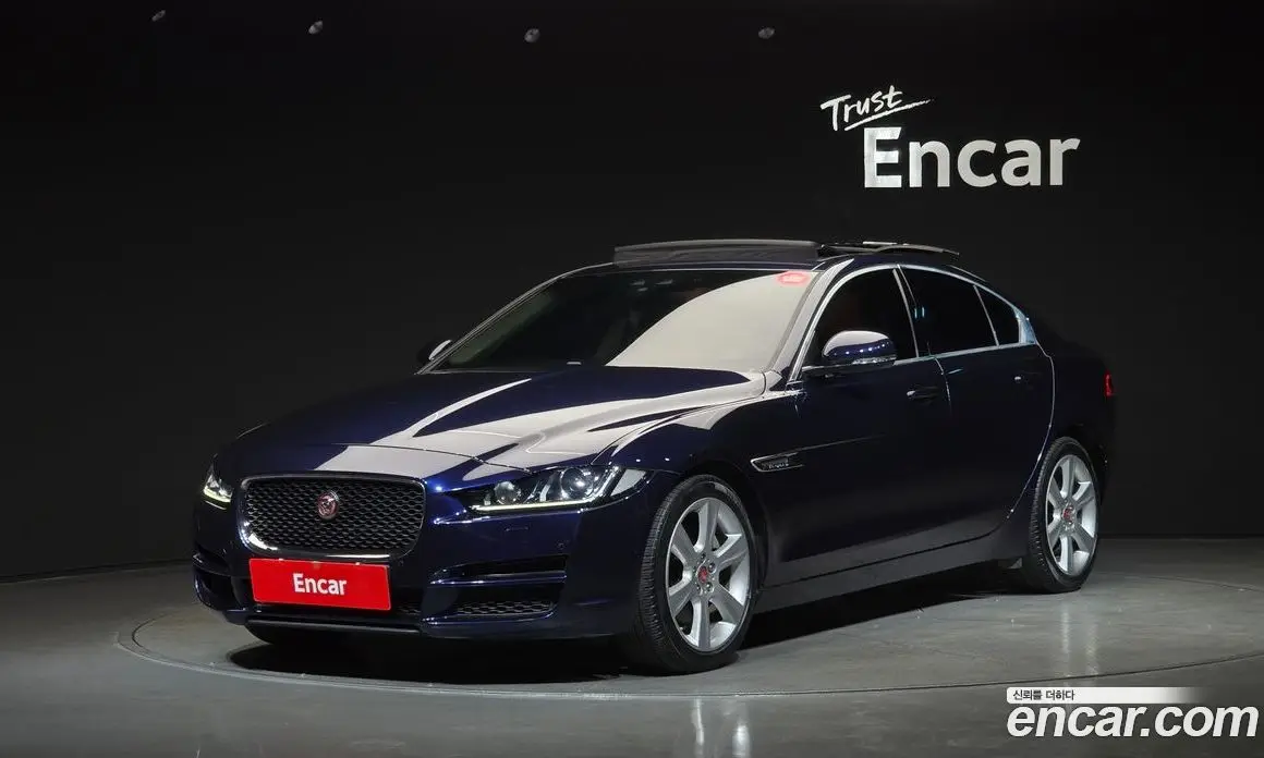 Jaguar XE 2019 2.0 автомат (гидро), фото 1 Jaguar XE 2019 2.0 автомат (гидро), фото 1