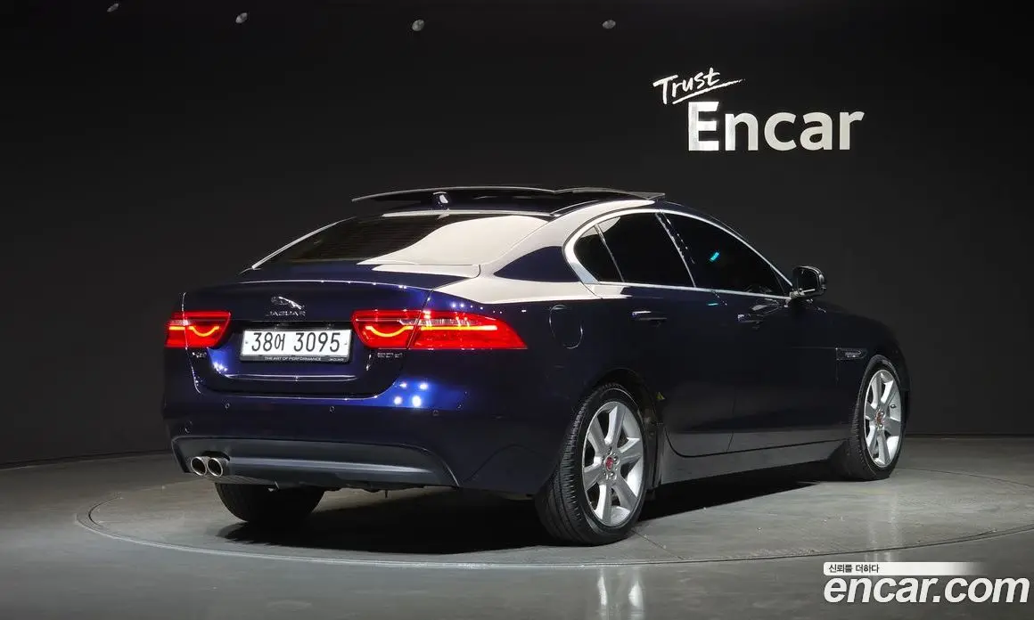 Jaguar XE 2019 2.0 автомат (гидро), фото 2 Jaguar XE 2019 2.0 автомат (гидро), фото 2