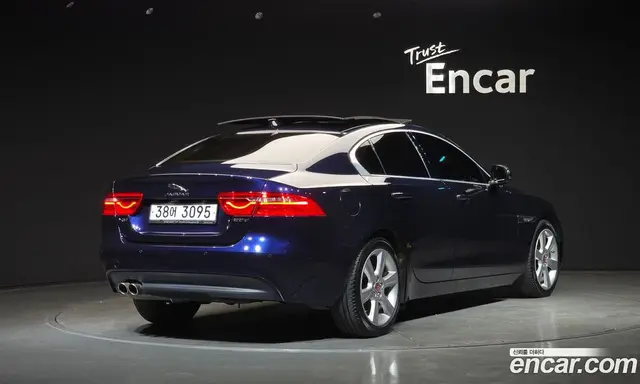 Jaguar XE 2019 2.0 автомат (гидро), миниатюра 2 Jaguar XE 2019 2.0 автомат (гидро), миниатюра 2