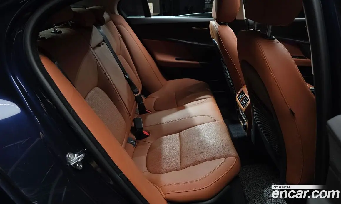Jaguar XE 2019 2.0 автомат (гидро), фото 11 Jaguar XE 2019 2.0 автомат (гидро), фото 11