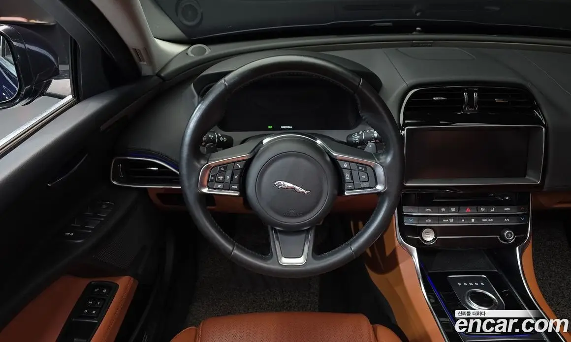 Jaguar XE 2019 2.0 автомат (гидро), фото 13 Jaguar XE 2019 2.0 автомат (гидро), фото 13