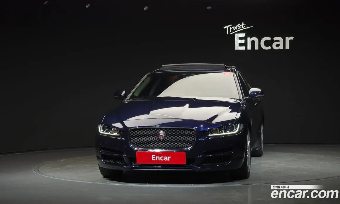 Jaguar XE 2019 2.0 автомат (гидро), фото 3 Jaguar XE 2019 2.0 автомат (гидро), фото 3