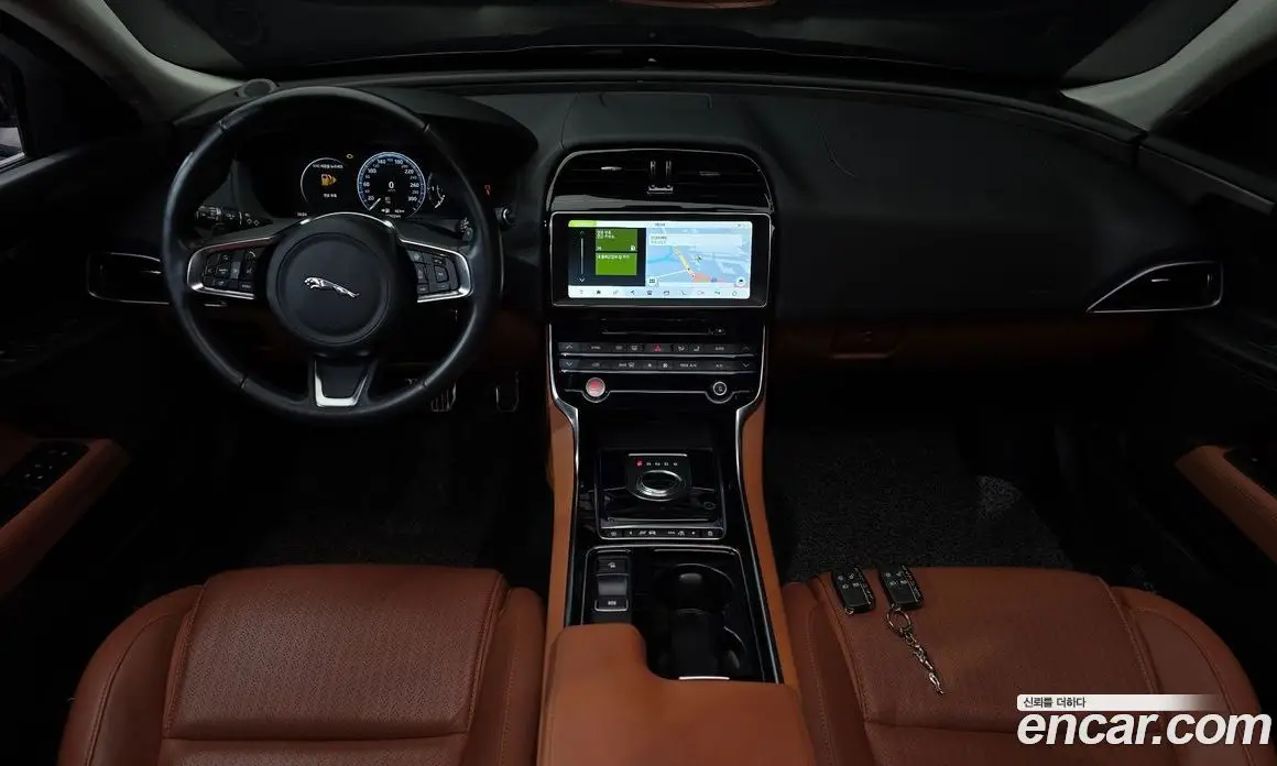 Jaguar XE 2019 2.0 автомат (гидро), фото 7 Jaguar XE 2019 2.0 автомат (гидро), фото 7