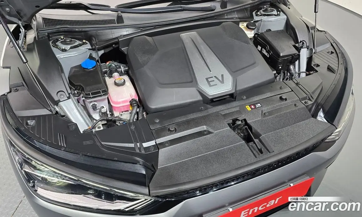 Kia EV6 2023 автомат (гидро), фото 6 Kia EV6 2023 автомат (гидро), фото 6